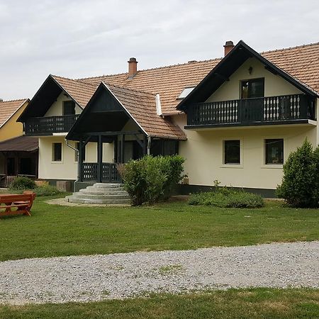 Panzio-Kemping Bekoelce Экстерьер фото